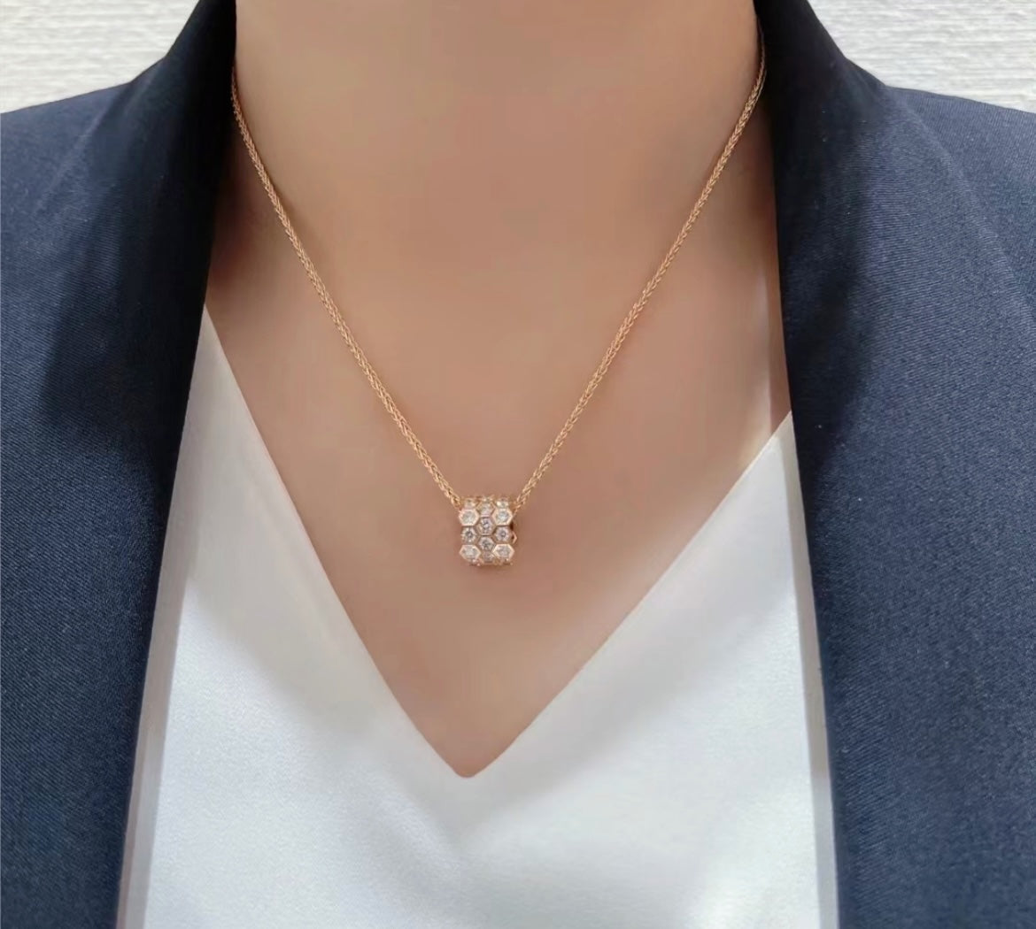 [kincade]BEE LOVE DIAMOND PAVED 3 ROW NECKLACE