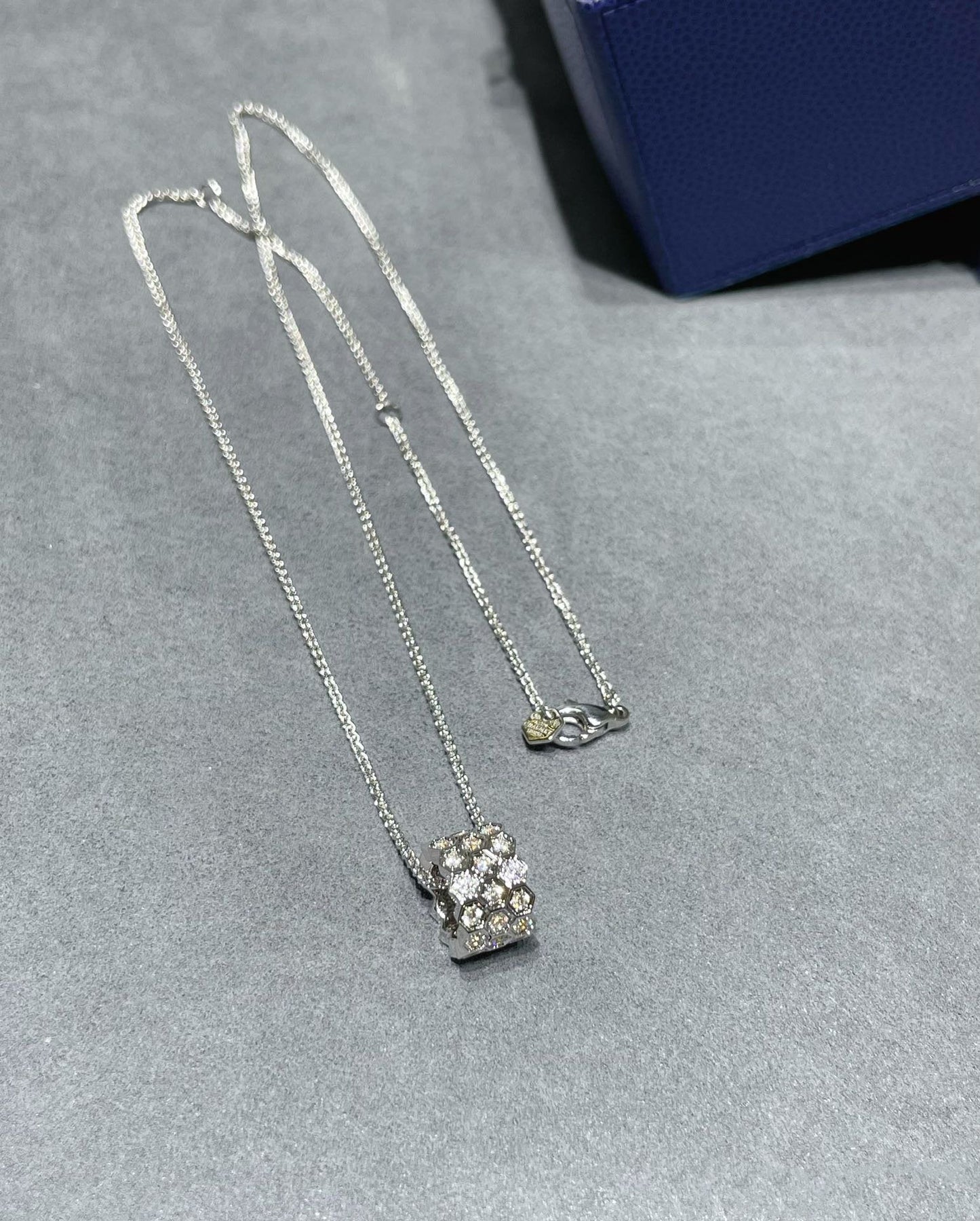 [kincade]BEE LOVE DIAMOND PAVED 3 ROW NECKLACE