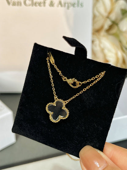 [kincade]CLOVER ROCK CRYSTAL ROSE GOLD NECKLACE