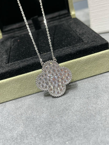 [kincade]CLOVER 25MM LARGE PENDANT DIAMOND PAVED SILVER NECKLACE