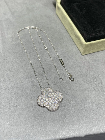 [kincade]CLOVER 25MM LARGE PENDANT DIAMOND PAVED SILVER NECKLACE