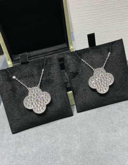 [kincade]CLOVER 25MM LARGE PENDANT DIAMOND PAVED SILVER NECKLACE