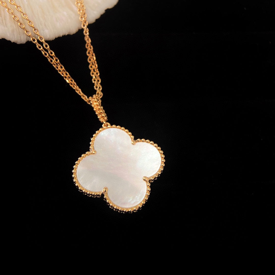 [kincade]CLOVER 25MM MOP LARGE PENDANT NECKLACE