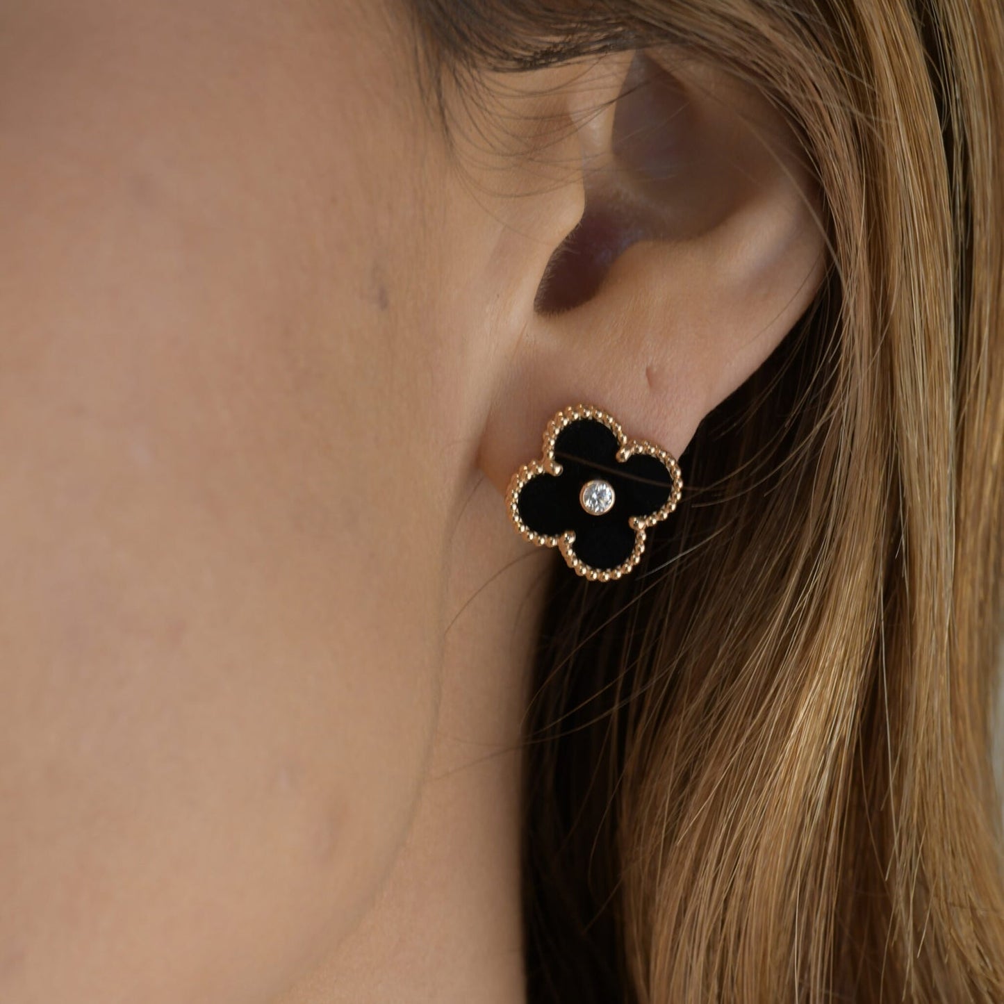 [kincade]CLOVER MEDIUM 1 MOTIFS ONYX DIAMOND EARRINGS