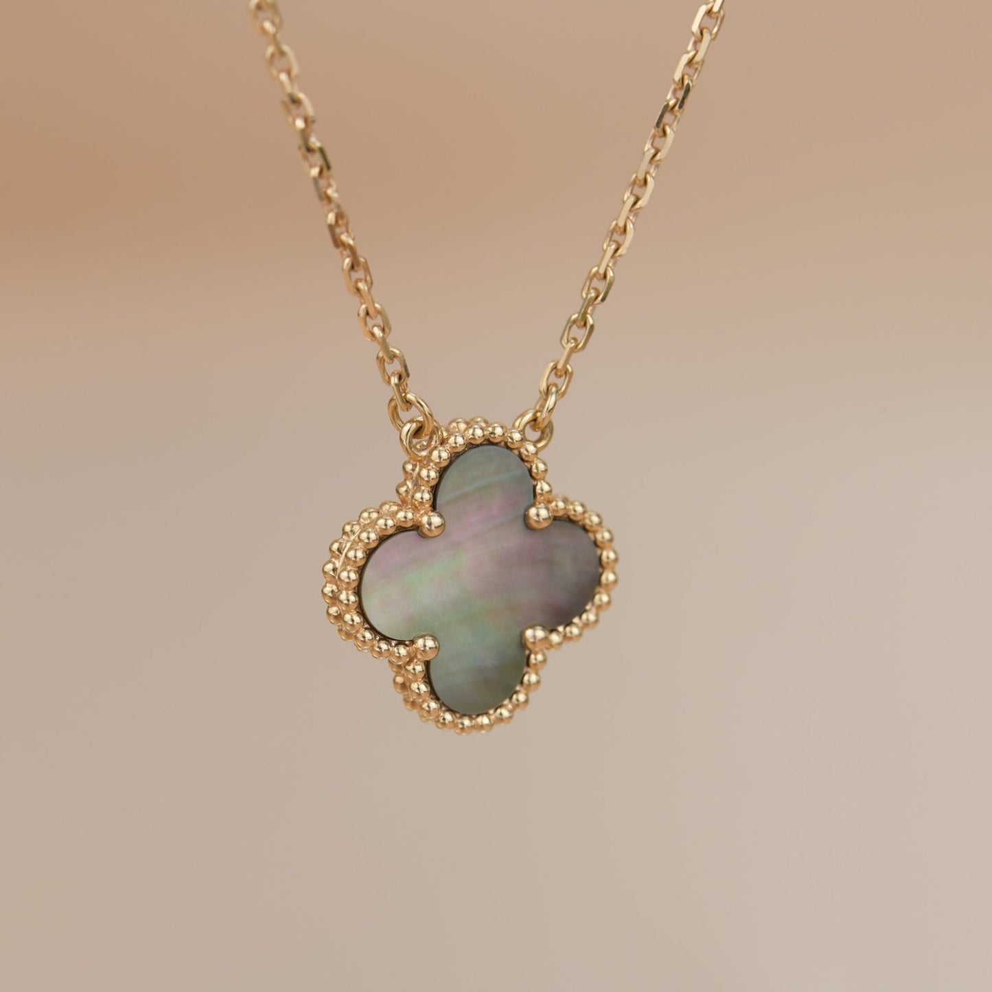 [kincade]CLOVER 15MM  GRAY MOTHER OF PEARL NECKLACE