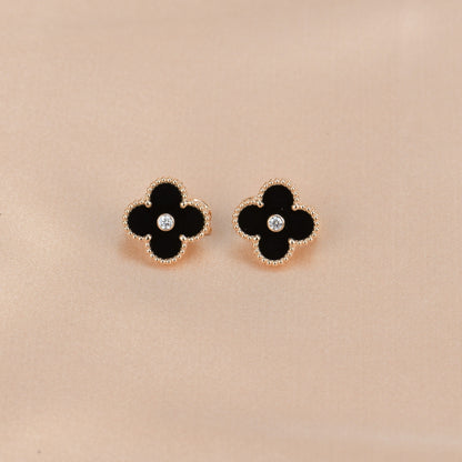 [kincade]CLOVER MEDIUM 1 MOTIFS ONYX DIAMOND EARRINGS