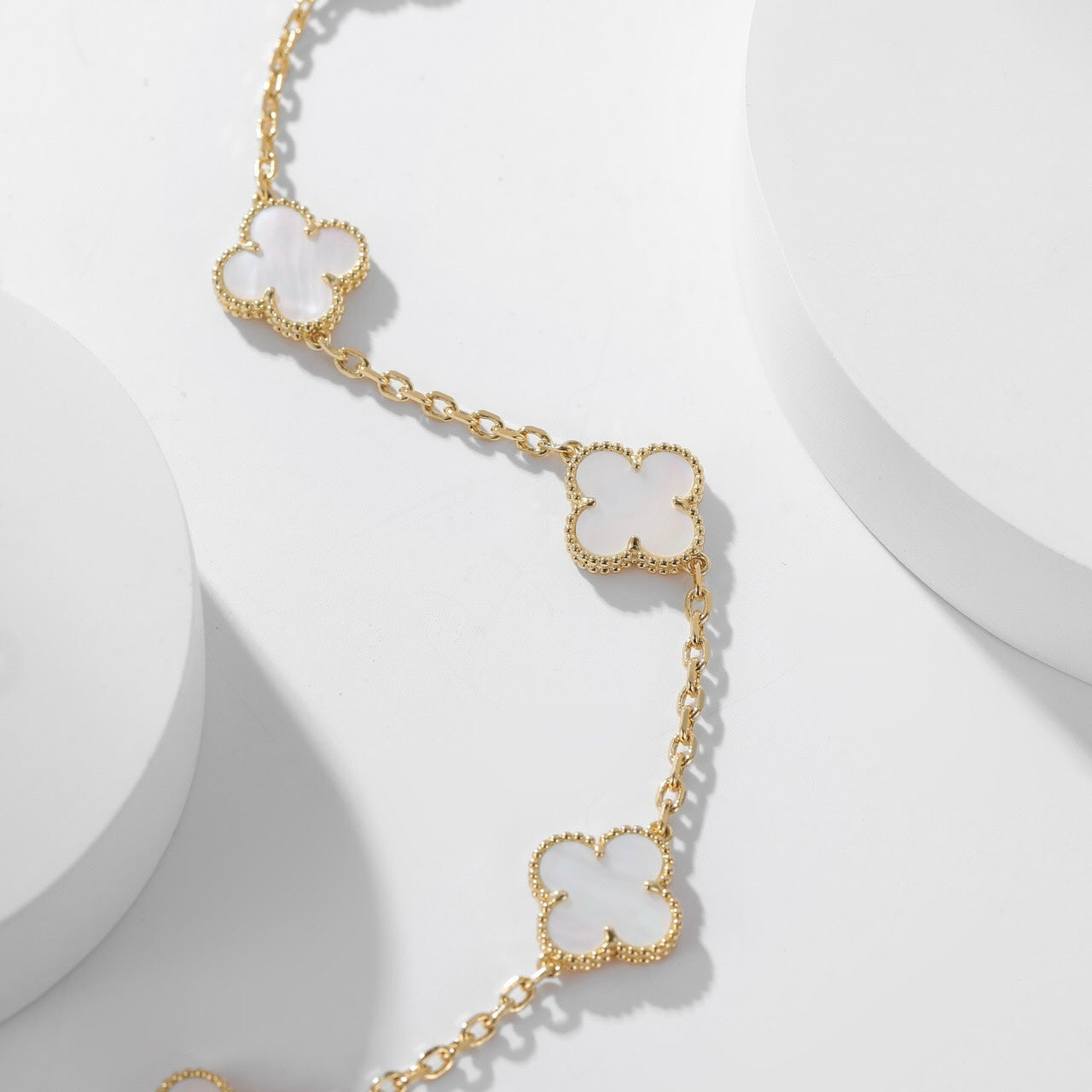 [kincade]CLOVER 10 MOTIFS WHITE MOTHER OF PEARL NECKLACE