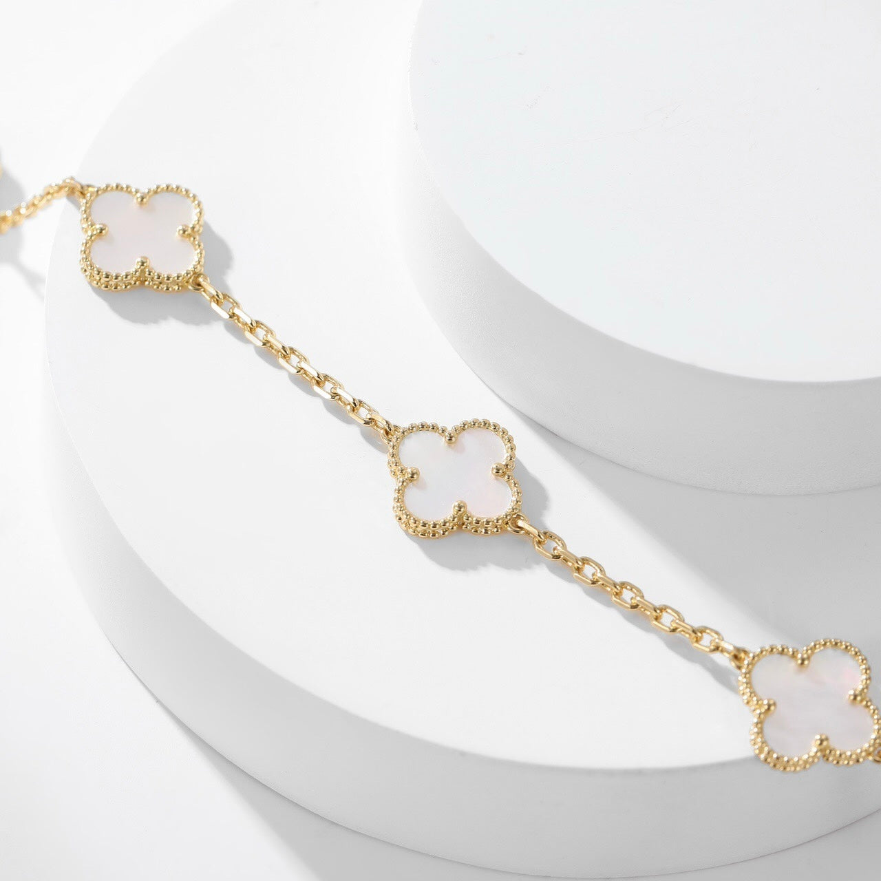 [kincade]CLOVER 10 MOTIFS WHITE MOTHER OF PEARL NECKLACE