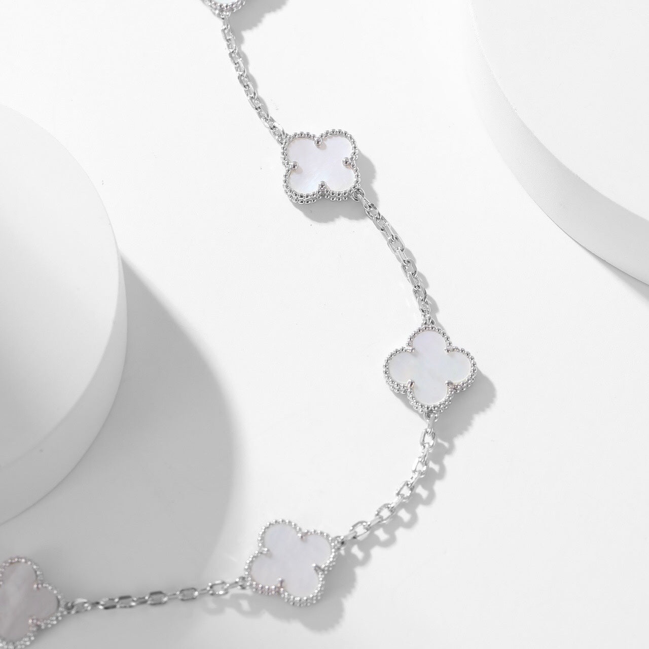 [kincade]CLOVER 10 MOTIFS WHITE MOTHER OF PEARL NECKLACE