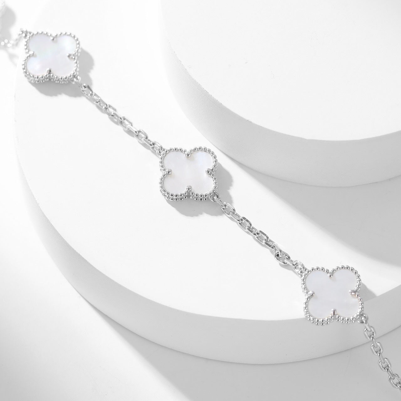 [kincade]CLOVER 10 MOTIFS WHITE MOTHER OF PEARL NECKLACE