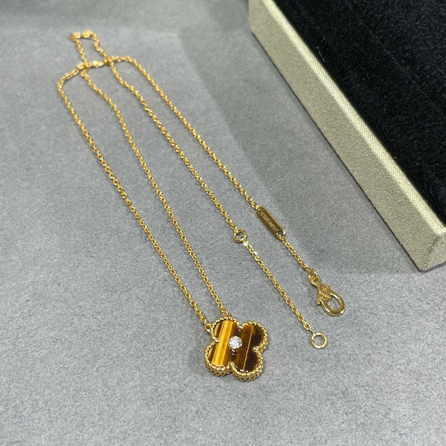 [kincade]CLOVER 15MM DIAMOND AND YELLOW TIGER'S EYE AGATE necklace