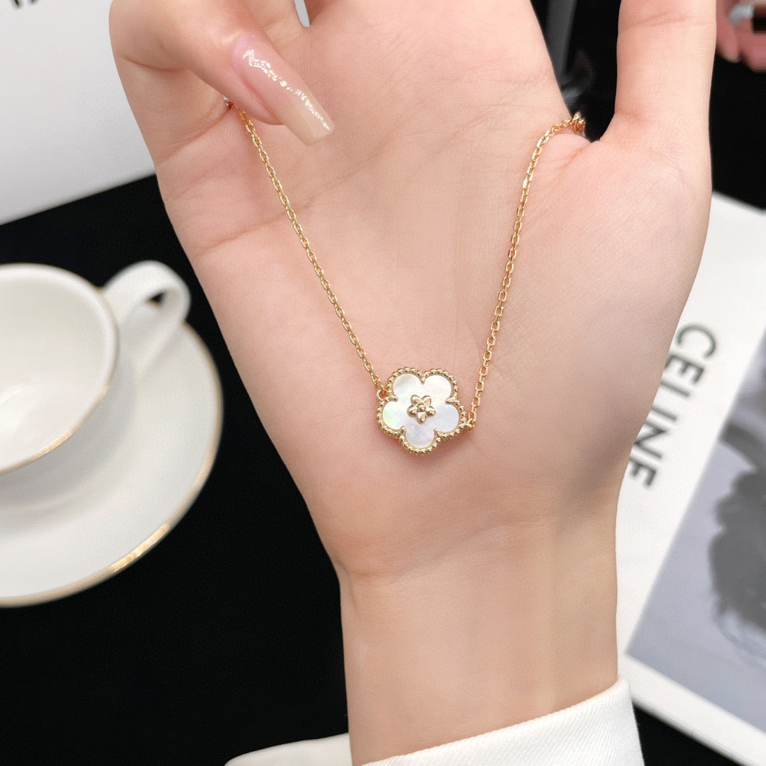 [kincade]LUCKY WHITE MOP PLUM BLOSSOM  BRACELET