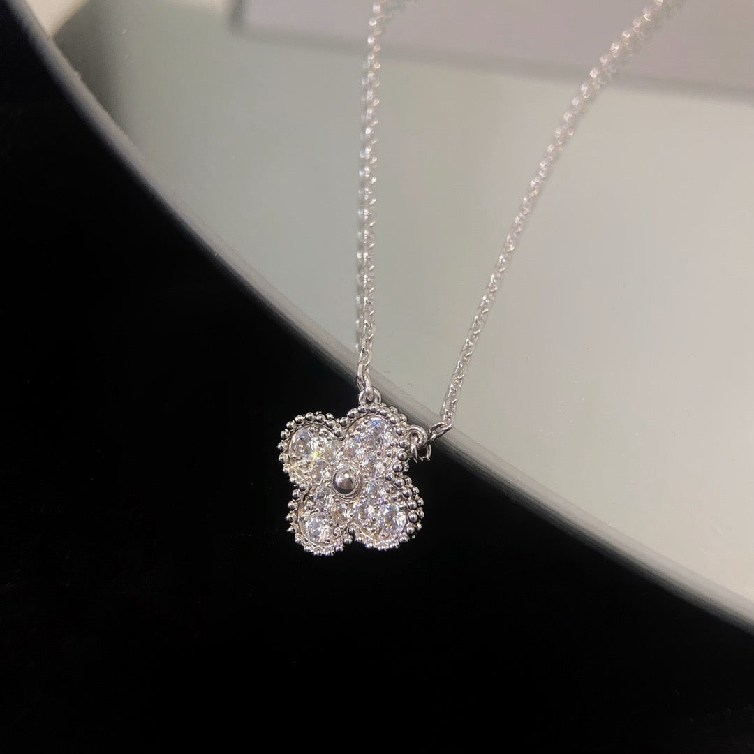 [kincade]CLOVER 15MM DIAMOND SINGLE FLOWER NECKLACE