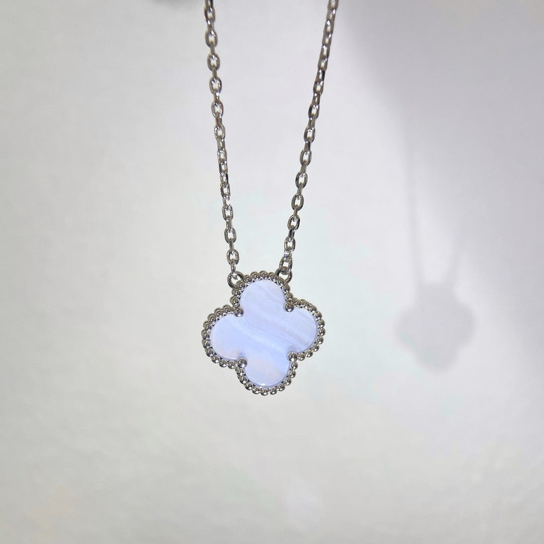 [kincade]CLOVER 15MM BLUE CHALCEDONY NECKLACE SILVER