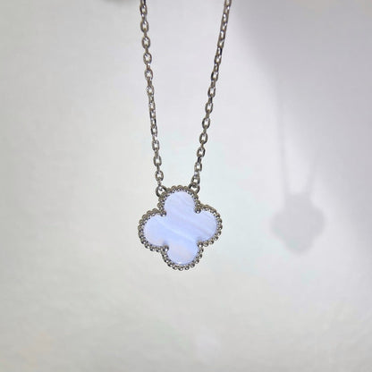 [kincade]CLOVER 15MM BLUE CHALCEDONY NECKLACE SILVER