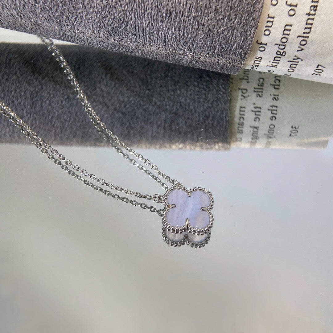 [kincade]CLOVER 15MM BLUE CHALCEDONY NECKLACE SILVER