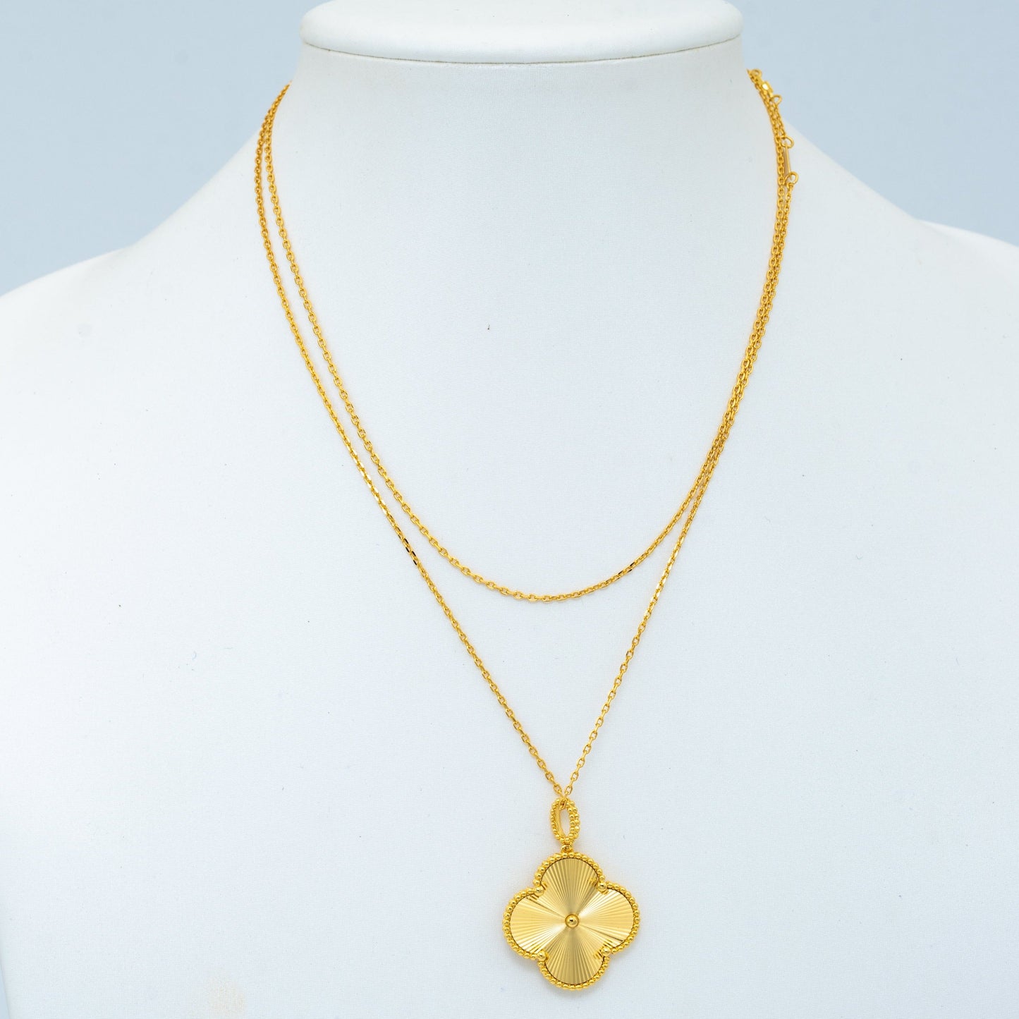 [kincade]CLOVER 25MM PEDANT NECKLACE GOLD