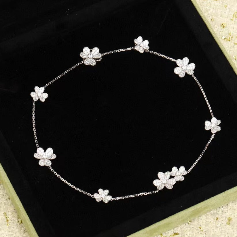 [kincade]FRIVOLE SILVER 9 FLOWERS NECKLACE