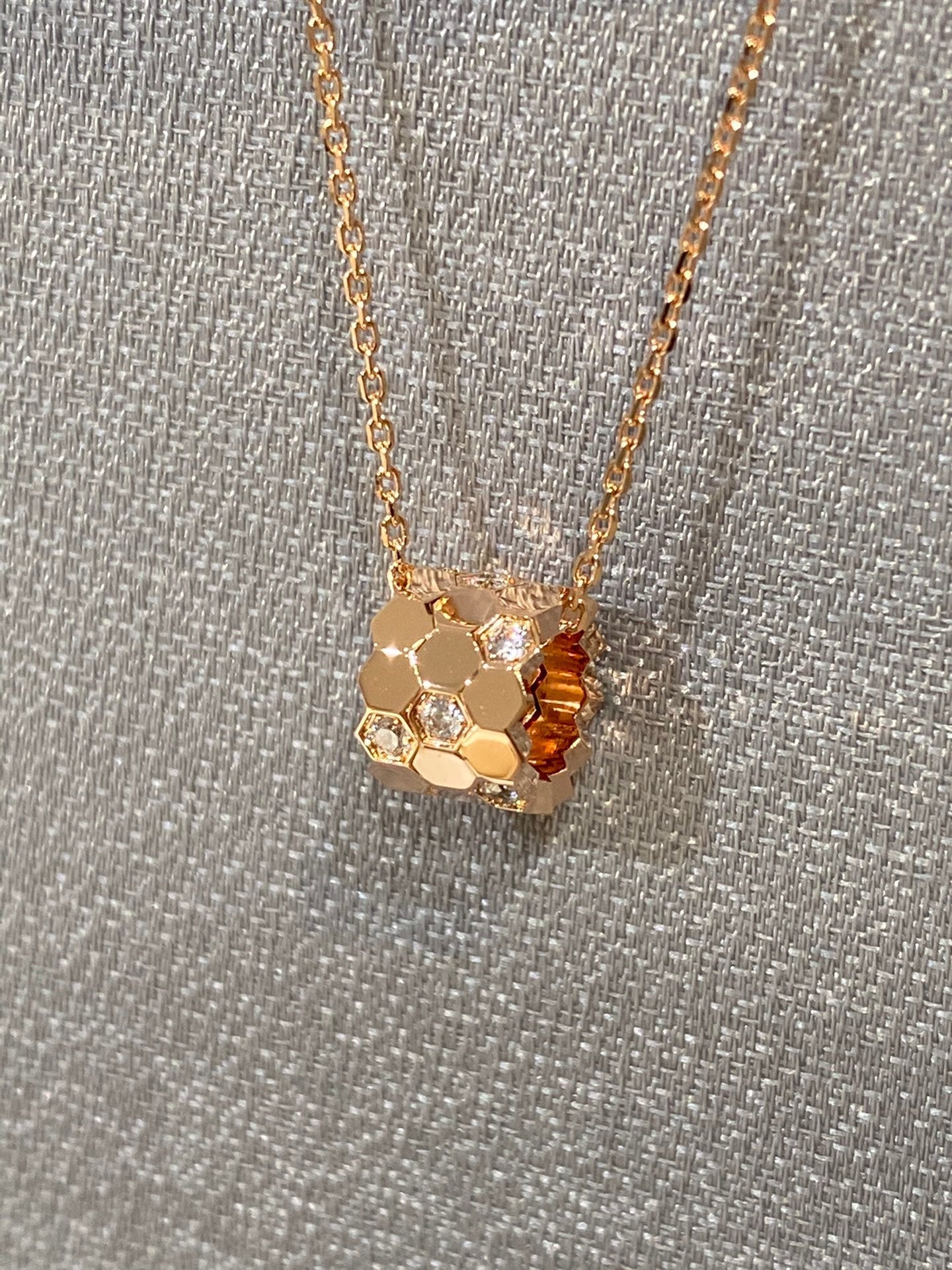 [kincade]BEE LOVE DIAMOND NECKLACE