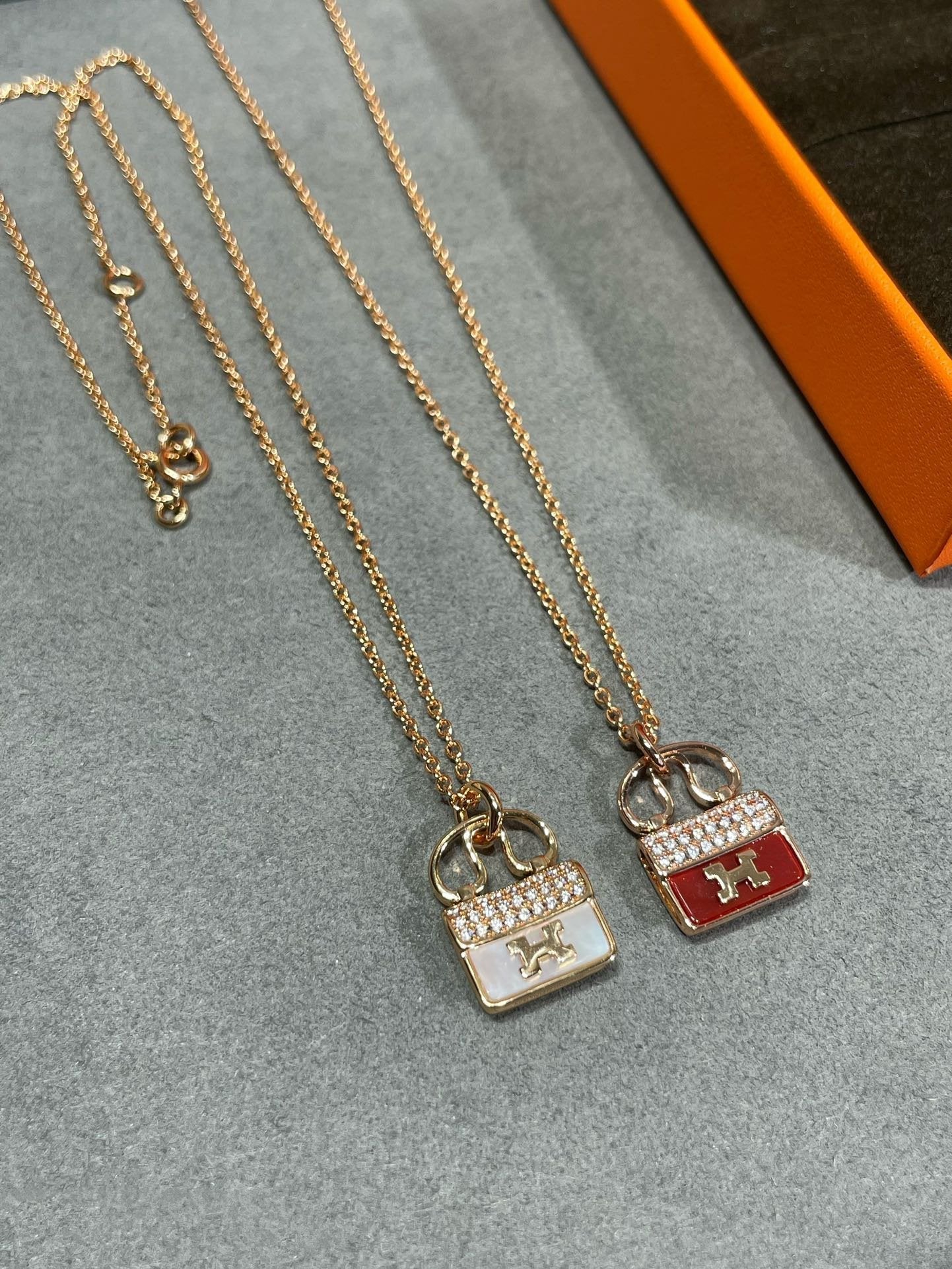 [kincade]H CIRCE MOISSANITE PENDANT NECKLACE GOLD