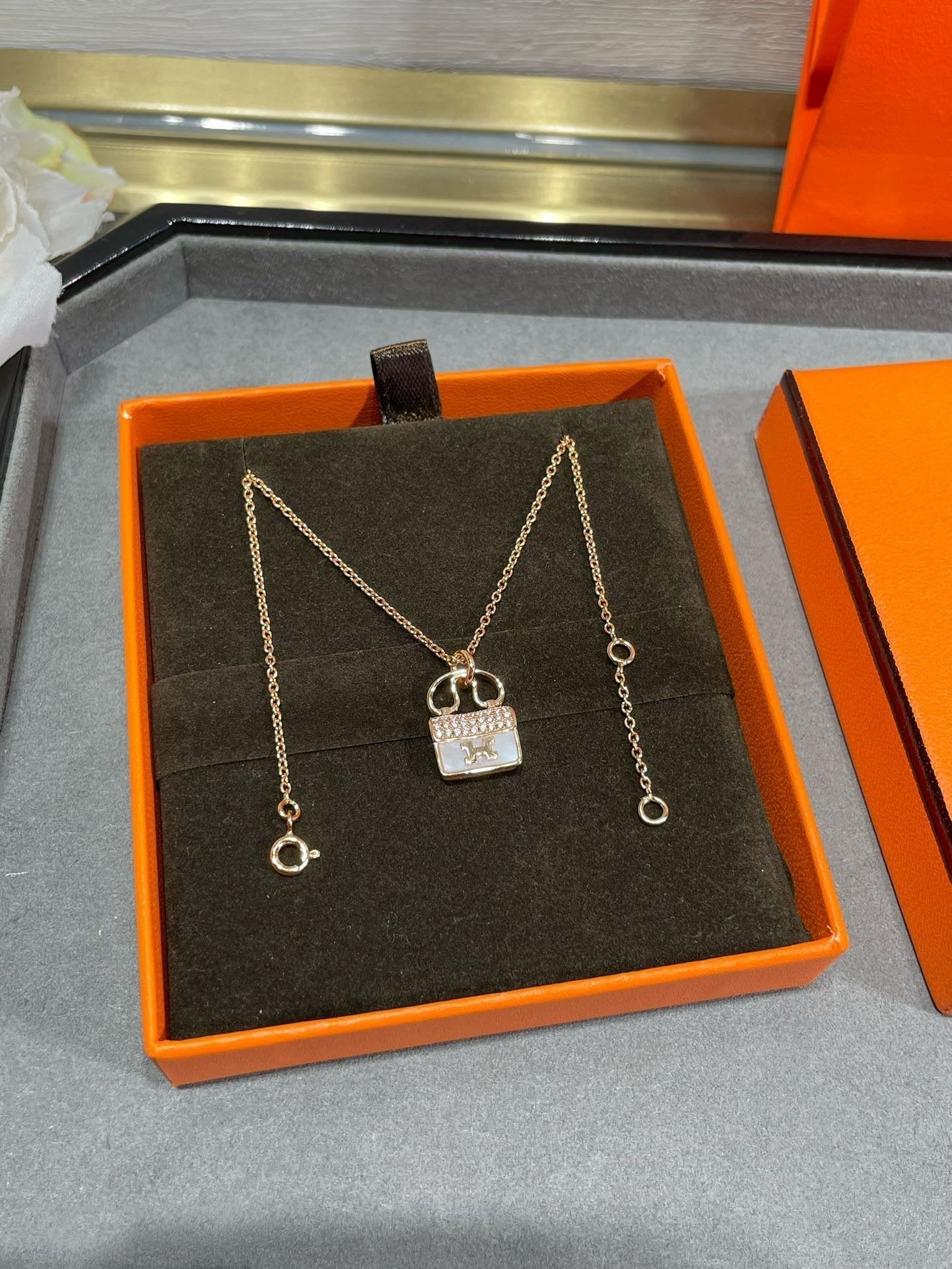 [kincade]H CIRCE MOISSANITE PENDANT NECKLACE GOLD