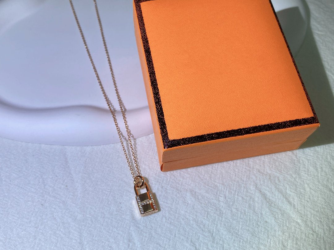 [kincade]HM ADVANCED NICHE LOCK HEAD NECKLACE DIAMONDS