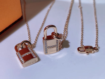 [kincade]HM ADVANCED NICHE LOCK HEAD NECKLACE DIAMONDS