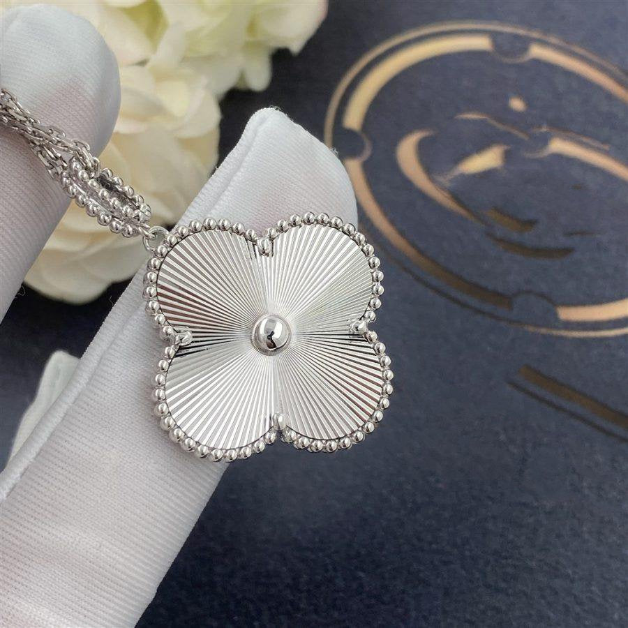 [kincade]CLOVER 25MM SILVER BIG CLOVER NECKLACE