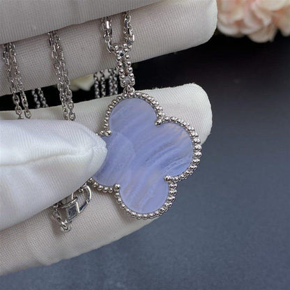 [kincade]CLOVER SILVER CHALCEDONY BIG CLOVER NECKLACE