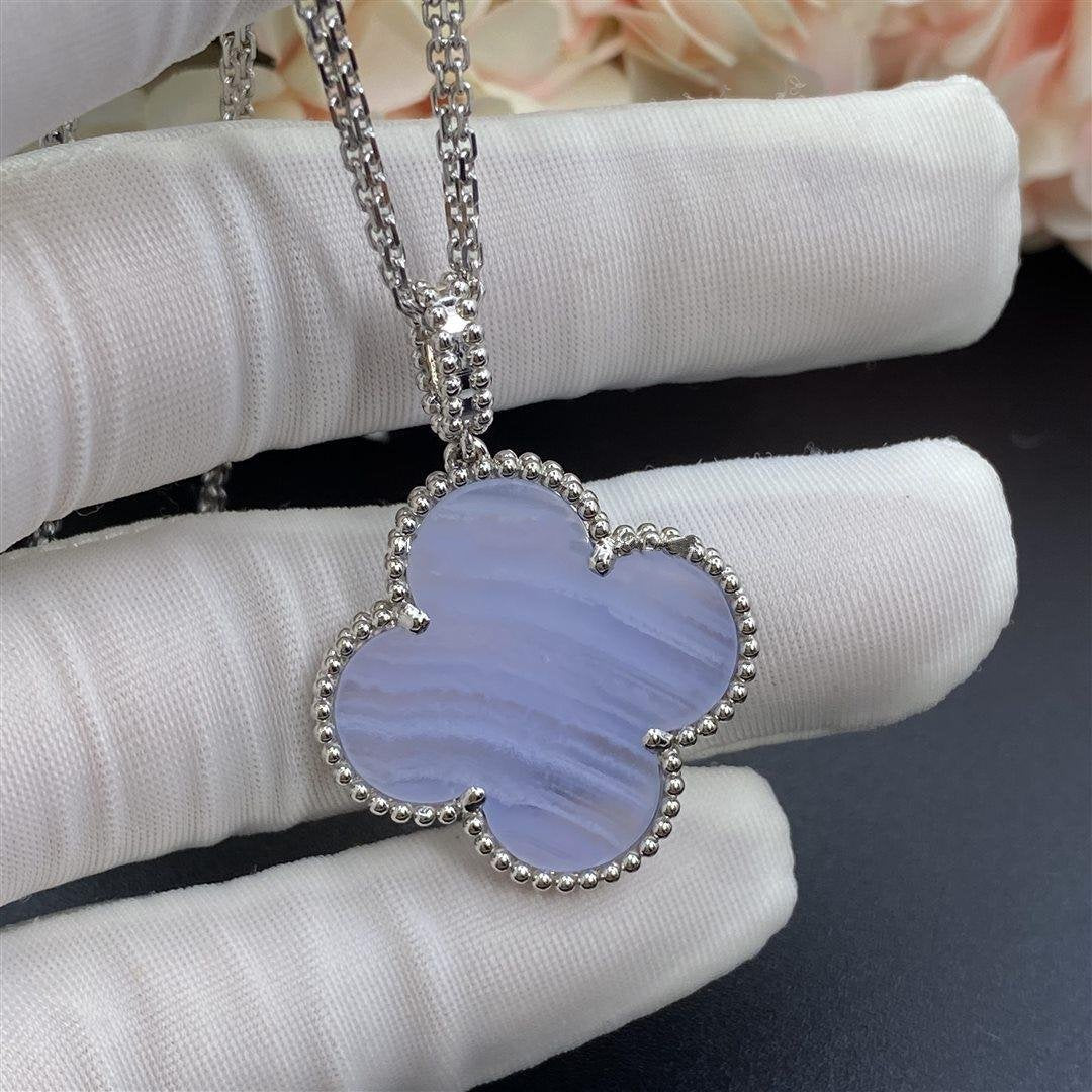 [kincade]CLOVER SILVER CHALCEDONY BIG CLOVER NECKLACE