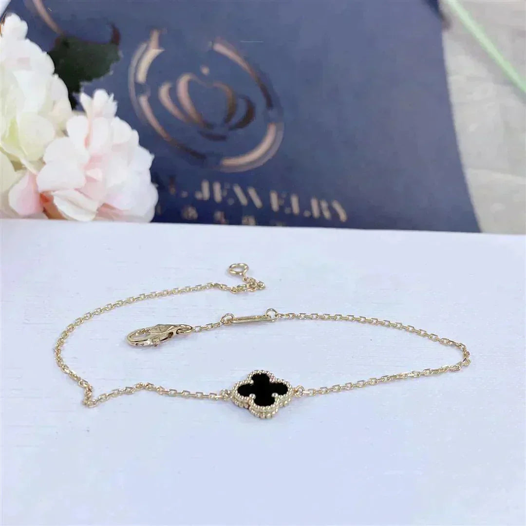 [kincade]CLOVER ONYX SINGLE FLOWER BRACELET