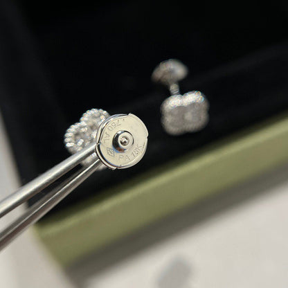 [kincade]CLOVER MINI DIAMOND STUD EARRINGS