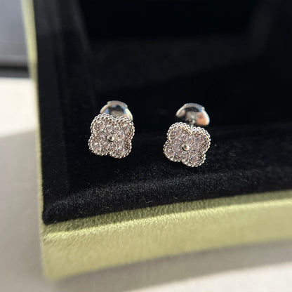 [kincade]CLOVER MINI DIAMOND STUD EARRINGS