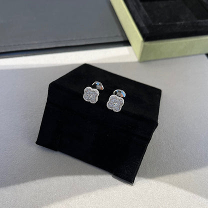 [kincade]CLOVER MINI DIAMOND STUD EARRINGS