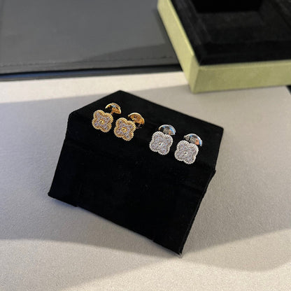 [kincade]CLOVER MINI DIAMOND STUD EARRINGS