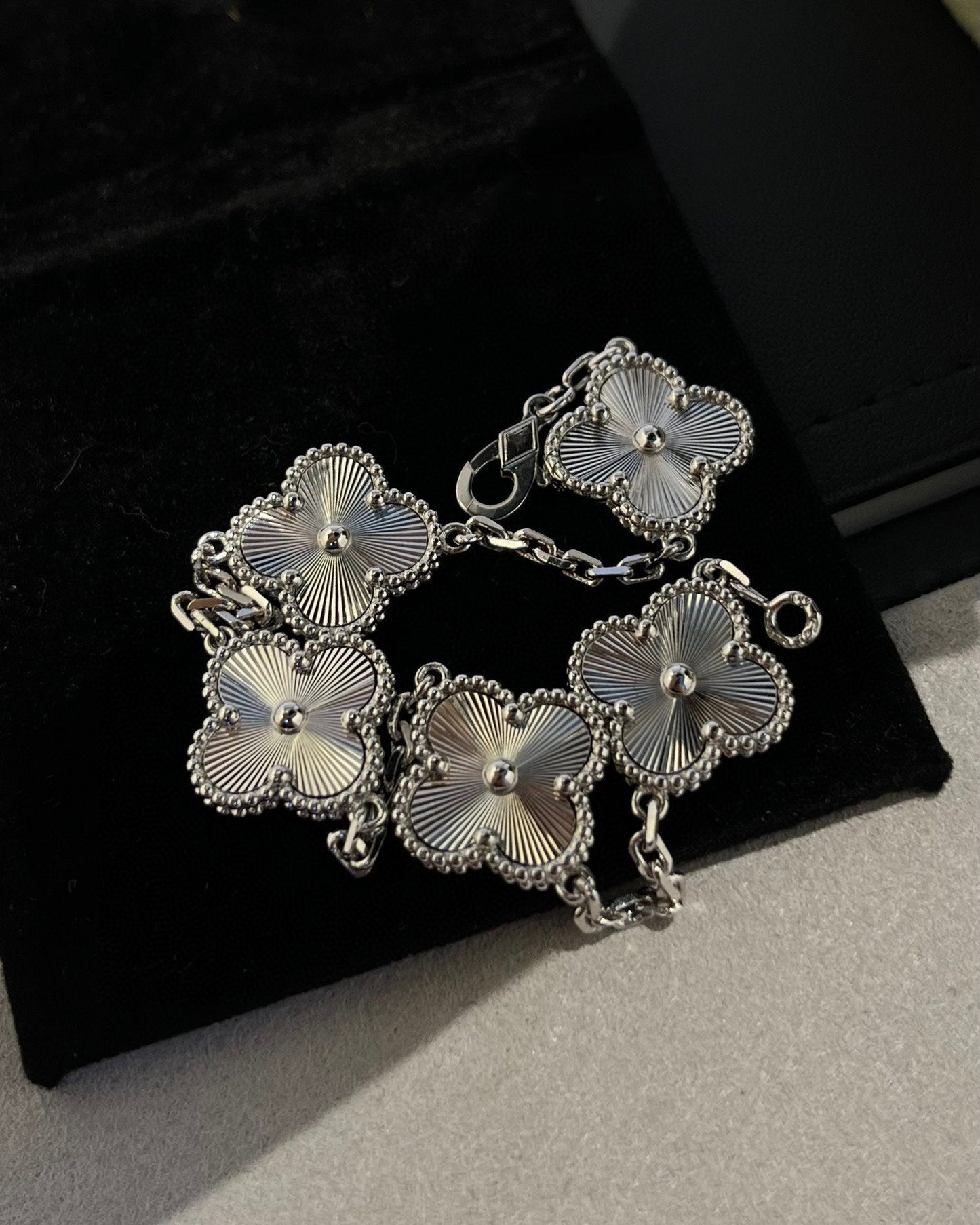 [kincade]CLOVER SILVER 5 MOTIFS BRACELET